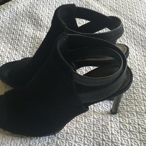 EUC Donald Pilner Black Velvet Heels